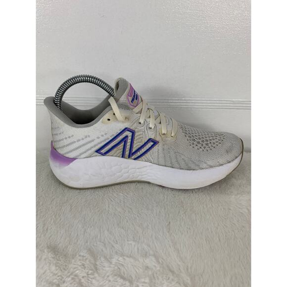 New Balance Vongo v5 Women’s Size 6.5 White Purple Running Shoes - Picture 5 of 9